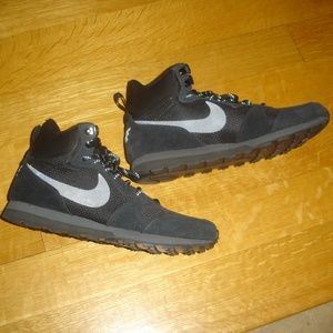 nike md runner mid premium mens hi tops